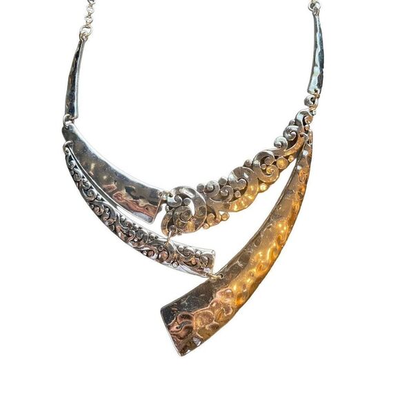 Silver geometric necklace with two stretch bracelets - Picture 7 of 8